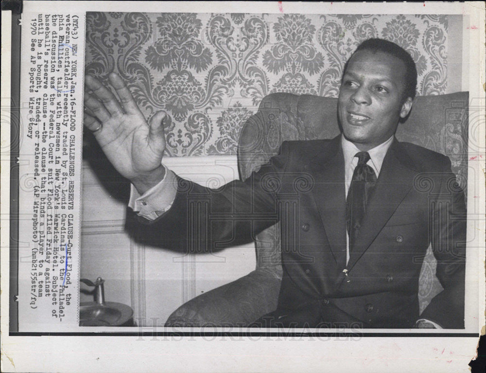 1970 Press Photo Curt Flood veteran outfielder traded by St Louis Cardinals - Historic Images