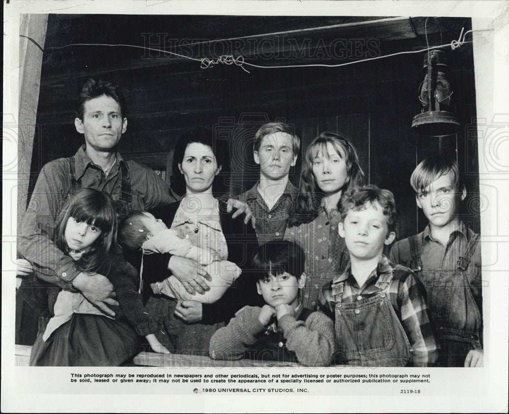 1980 Press Photo The Webb Family in Universal Film&quot;Coal Miner&#39;s Family&quot;. - Historic Images