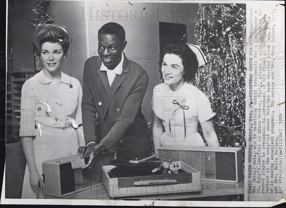 1964 Press Photo Nat King Cole hospital cobalt treatments for lung tumor - Historic Images