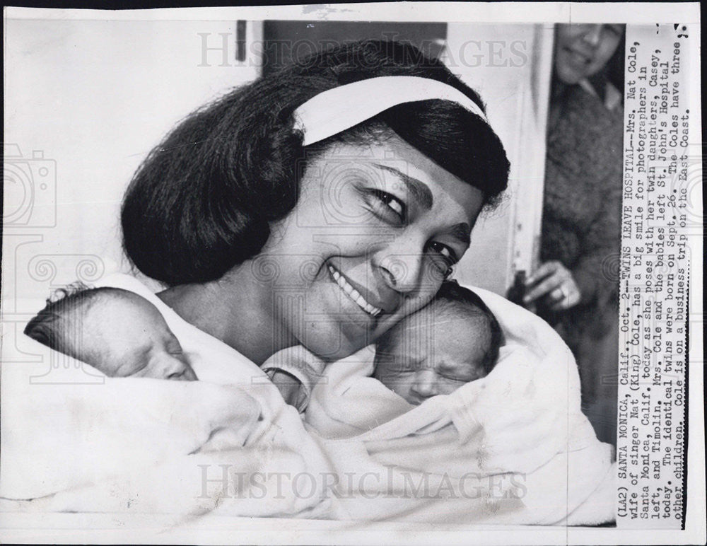 1961 Press Photo Mrs Nat King Cole twin daughters Casey and Timolin - Historic Images