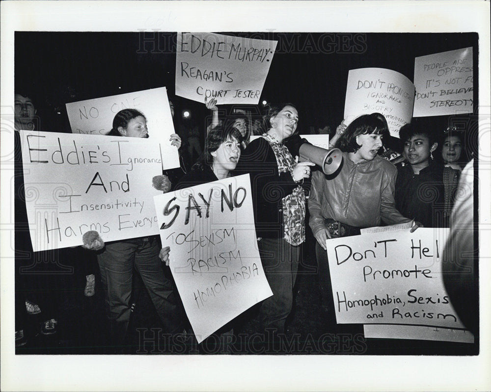 Press Photo Eddie Murphy demonstrator. - Historic Images