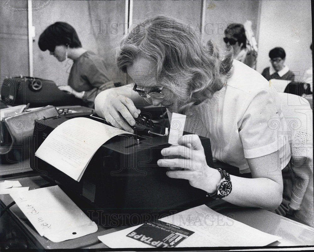 1974 Press Photo Andrew Turner  Blind. Learns to touch typing. - Historic Images