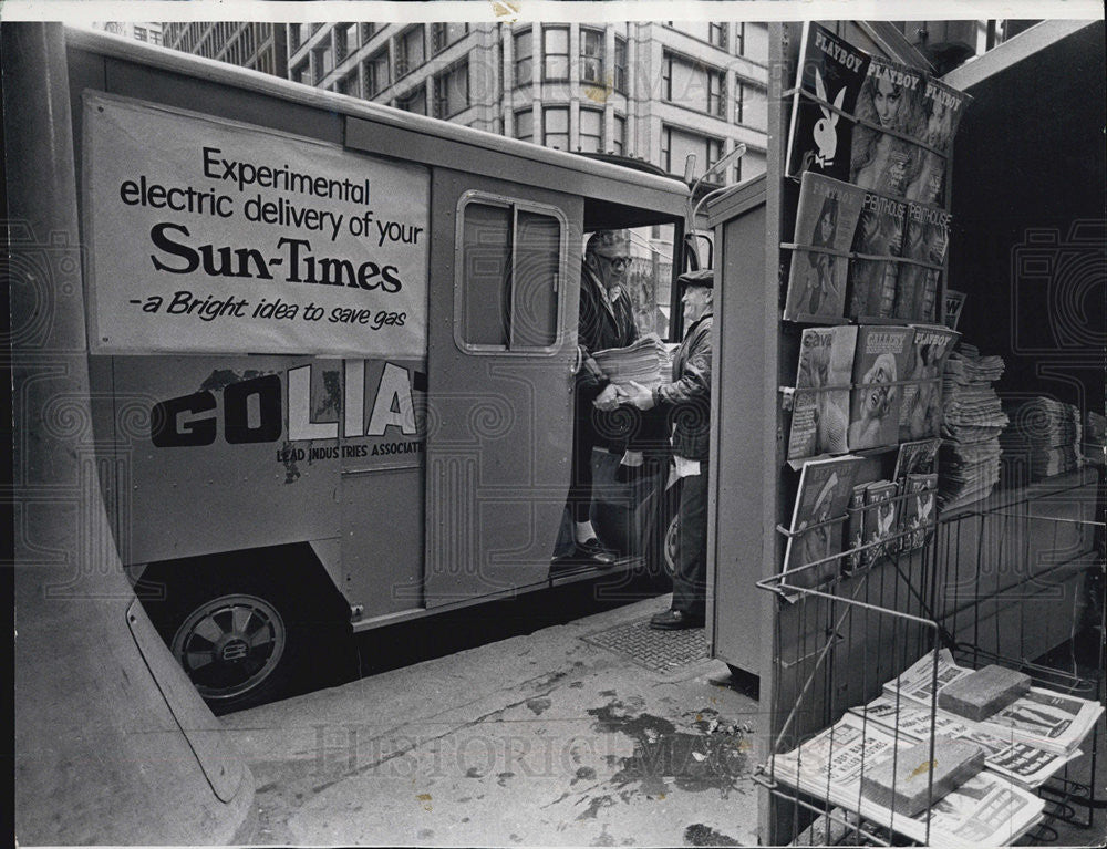 1974 Press Photo Electrically Powered Truck use for delivers newspapers. - Historic Images