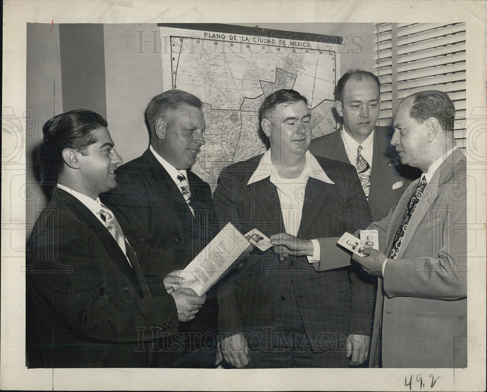 1950 Press Photo Three Chicago Policeman,receive honors from Federal Police Corp - Historic Images