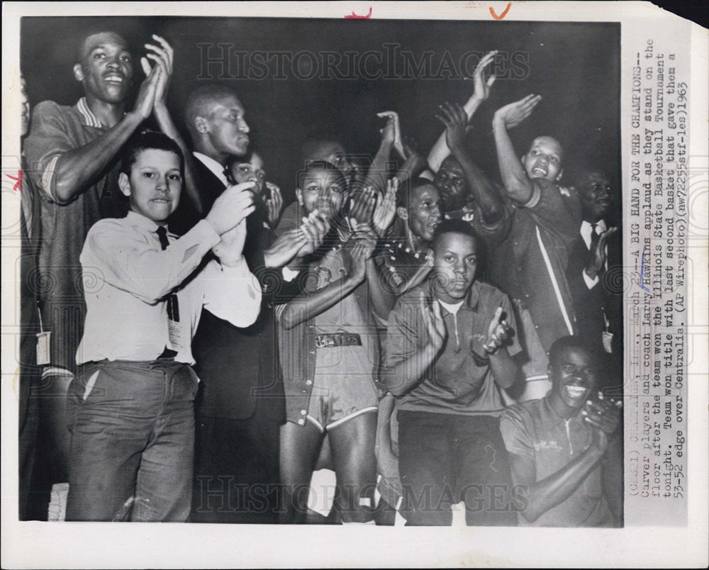 1963 Press Photo Carver players and Coach applaud after winning the Basketball. - Historic Images