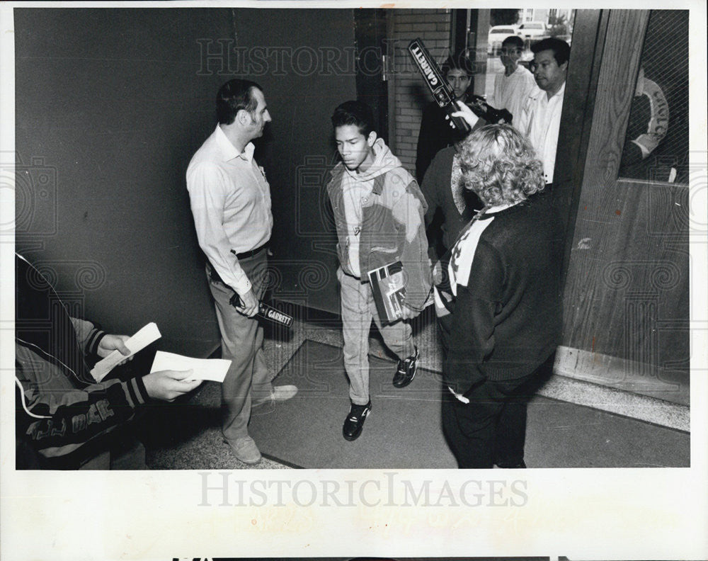 1990 Press Photo Farragut High School use a metal detector on Student. - Historic Images