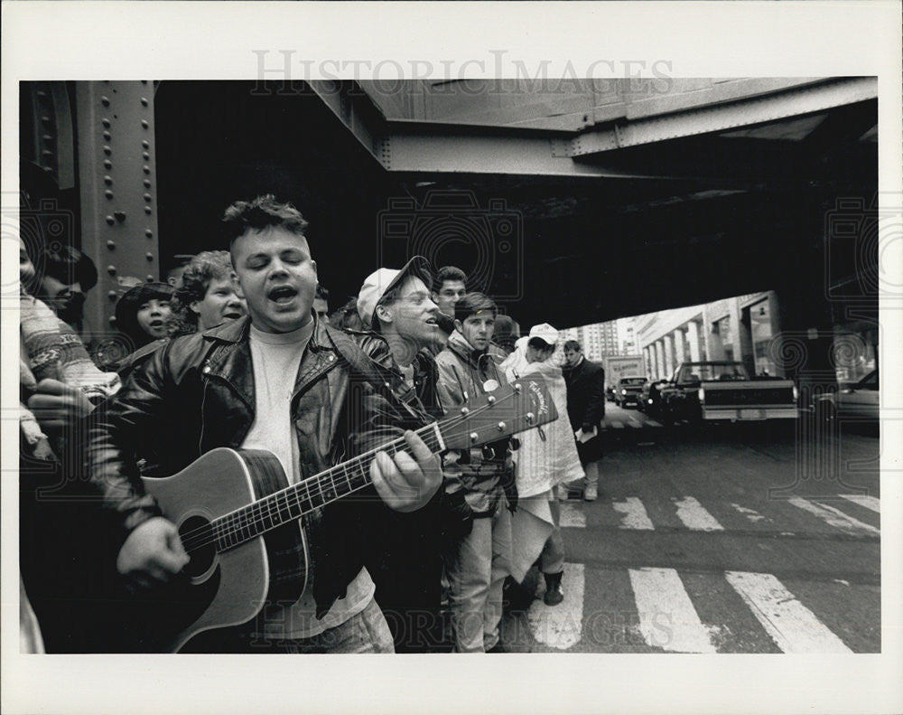 Press Photo U2 Fans - Historic Images