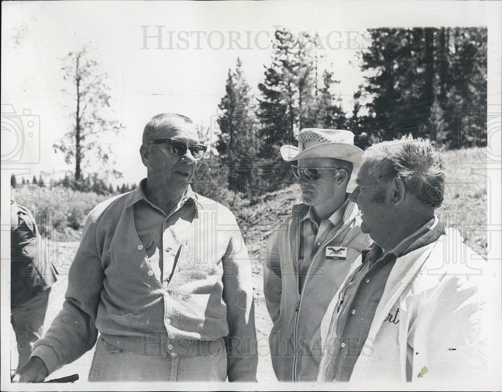 Press Photo Roger Quick and Art Sullivan fly fishing - Historic Images