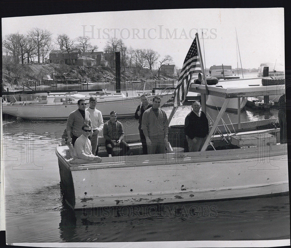 1974 Press Photo Fishing Boat Captained by Dick Sutherland - Historic Images