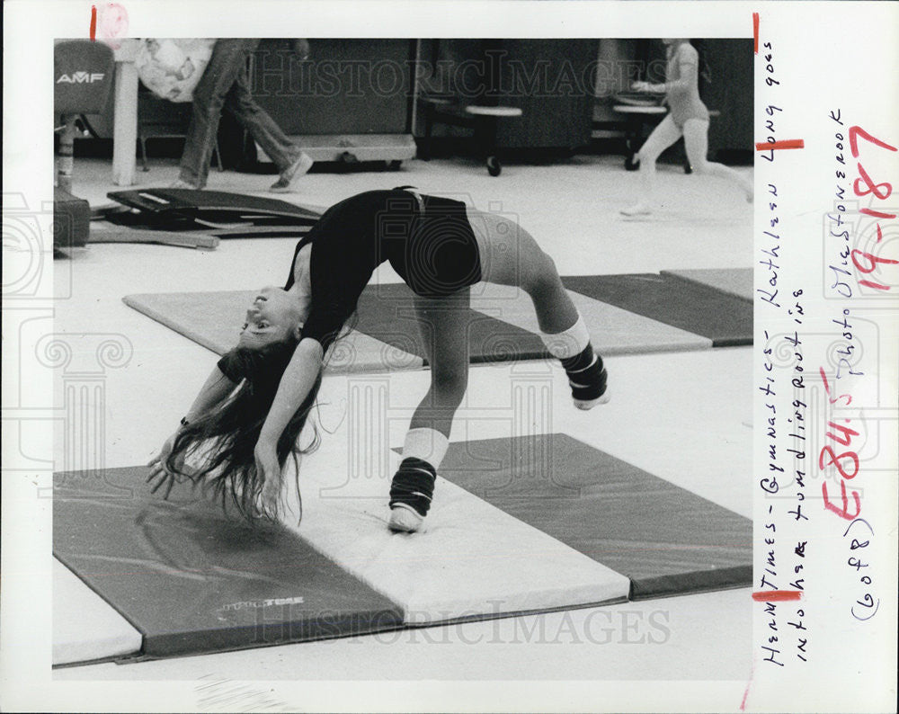 1986 Press Photo Kathleen Long pricticing backflip - Historic Images