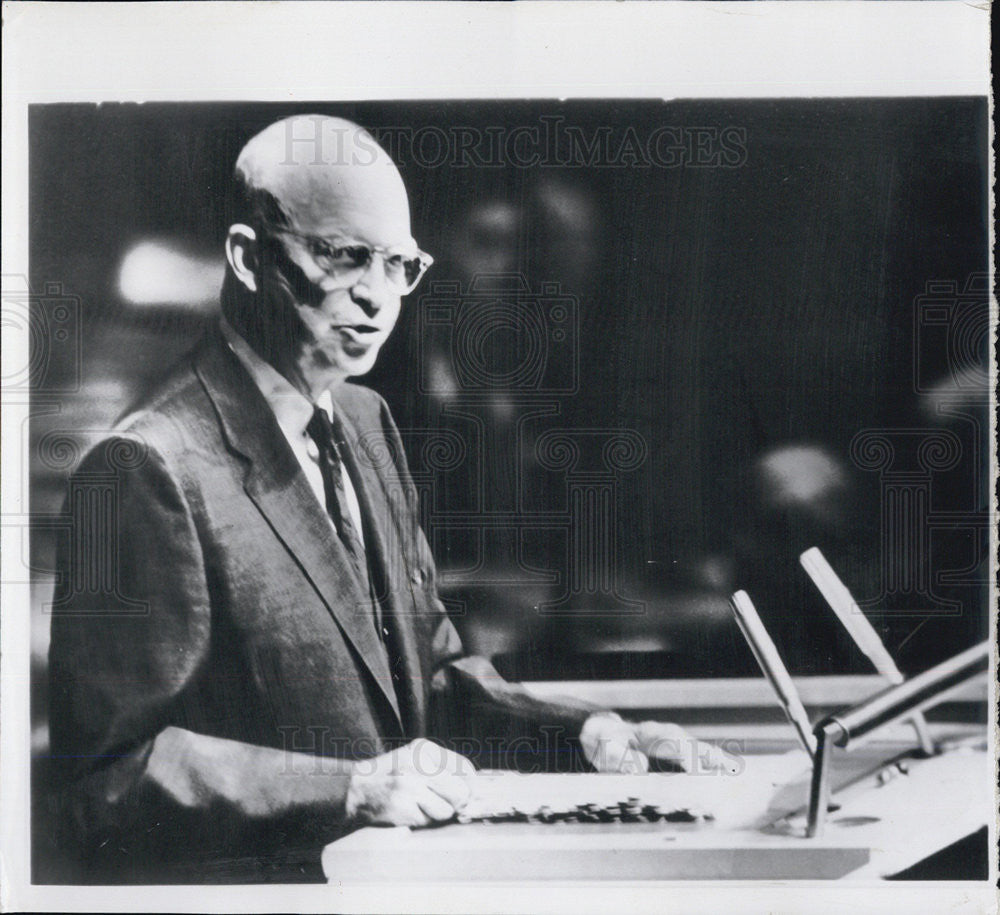 1960 Press Photo Dwight D Eisenhower giving a speech. - Historic Images