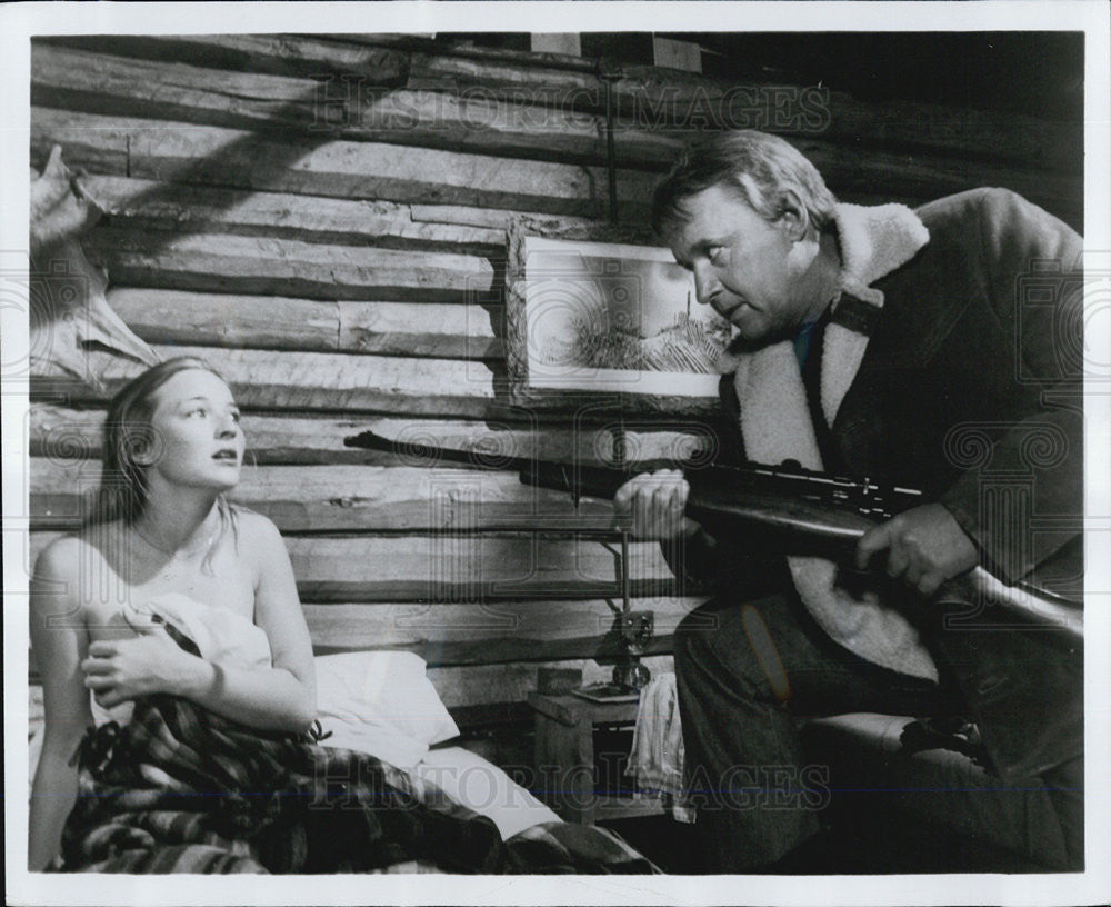 1978 Press Photo Rod Steiger and Robin Mattson in &quot;Wolf Lake&quot; - Historic Images