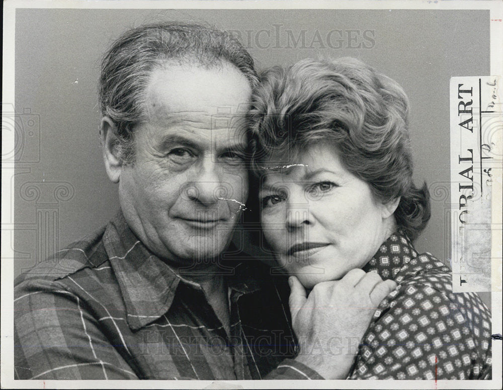 1976 Press Photo Eli Wallach &amp; Anne Jackson in 20 Shades of Pink - Historic Images