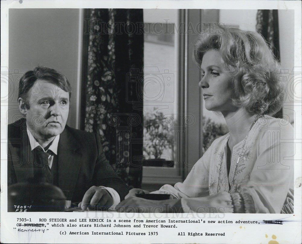 1975 Press Photo Rod Steirger and Lee Remick stars in  &quot;Hennessy&quot;. - Historic Images