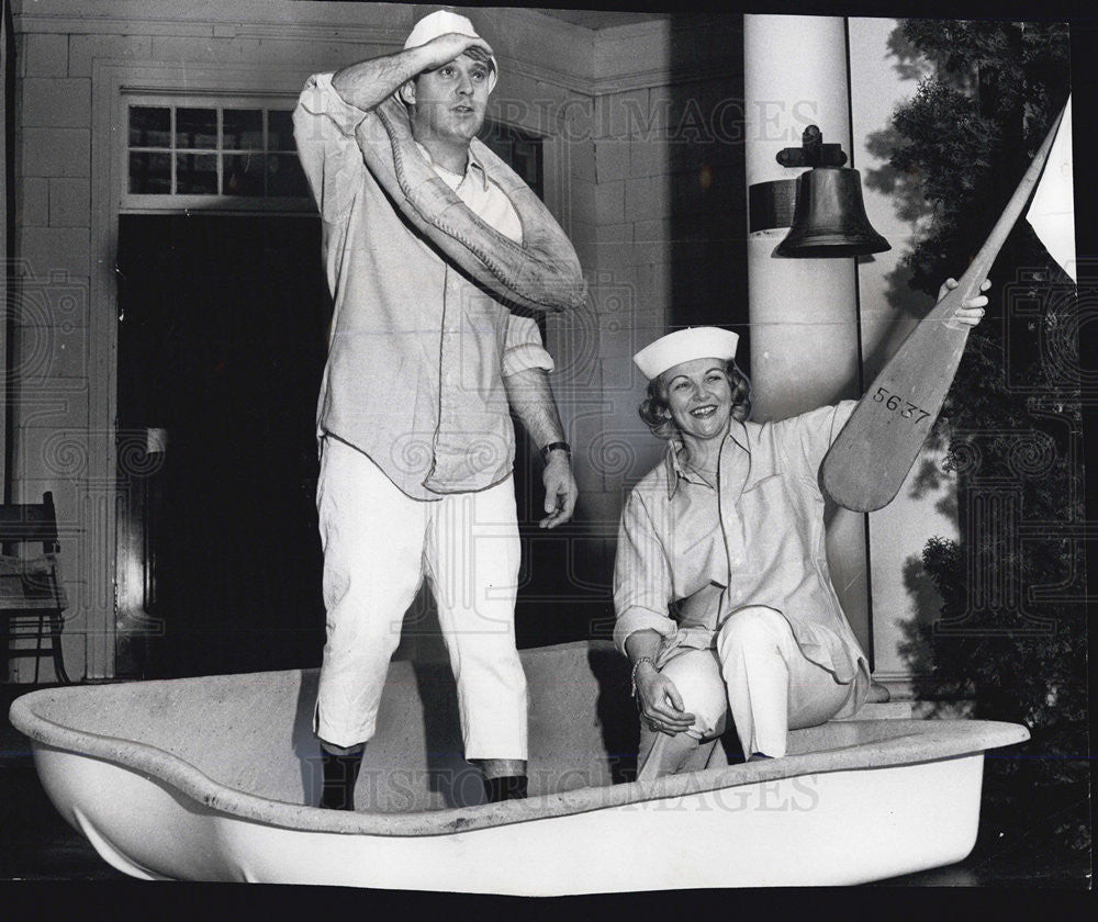 1964 Press Photo Mr. and Mrs.Ron Mussonat Seattle Yacht club - Historic Images