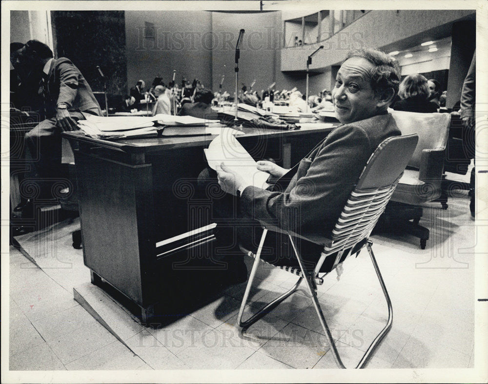 1984 Press Photo Ald. Bernard L. Stone 50th Ward City Council Session - Historic Images