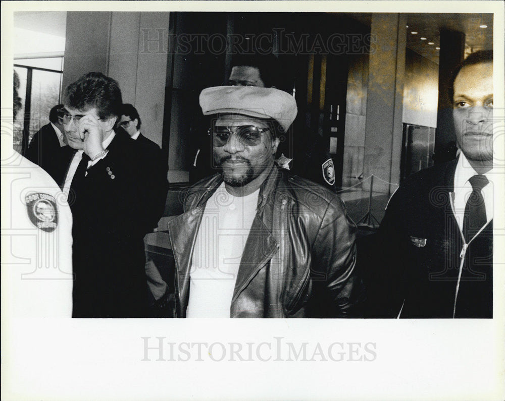 Press Photo Black man in shades and hat, Chicago Sun - Historic Images