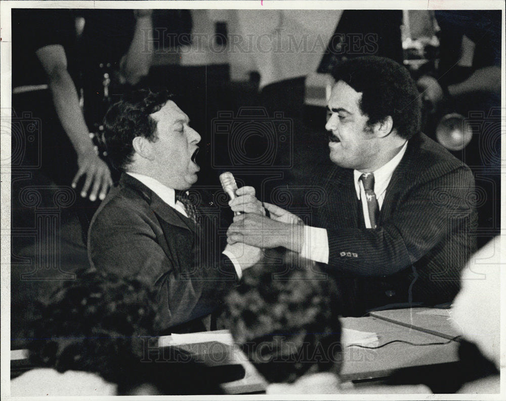 1978 Press Photo Alan Dobry Puts Motion Before Ward Committeemen - Historic Images