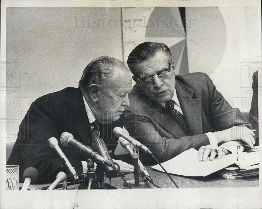 1973 Press Photo Ald.Thomas Keane and William V. Zoe meeting of the Finance Comm - Historic Images