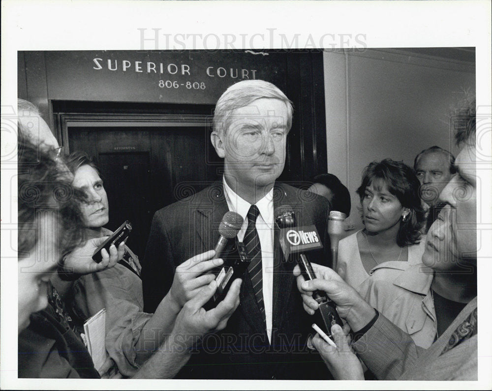 1995 Press Photo William Weld after appearing in court - Historic Images