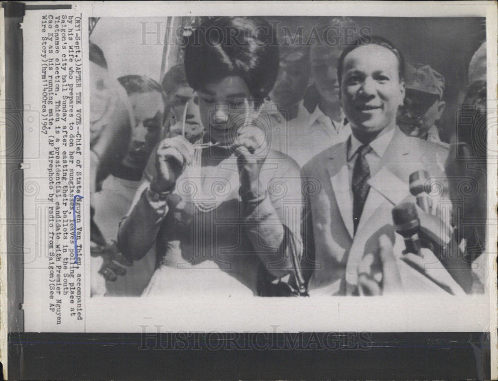 1967 Press Photo South Vietnam Pres. Nguyen Van Thieu and Wife. - Historic Images