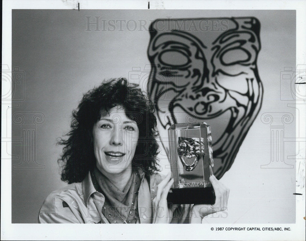 1987 Press Photo Lily Tomlin preparing for &quot;The American Comedy Awards&quot; - Historic Images