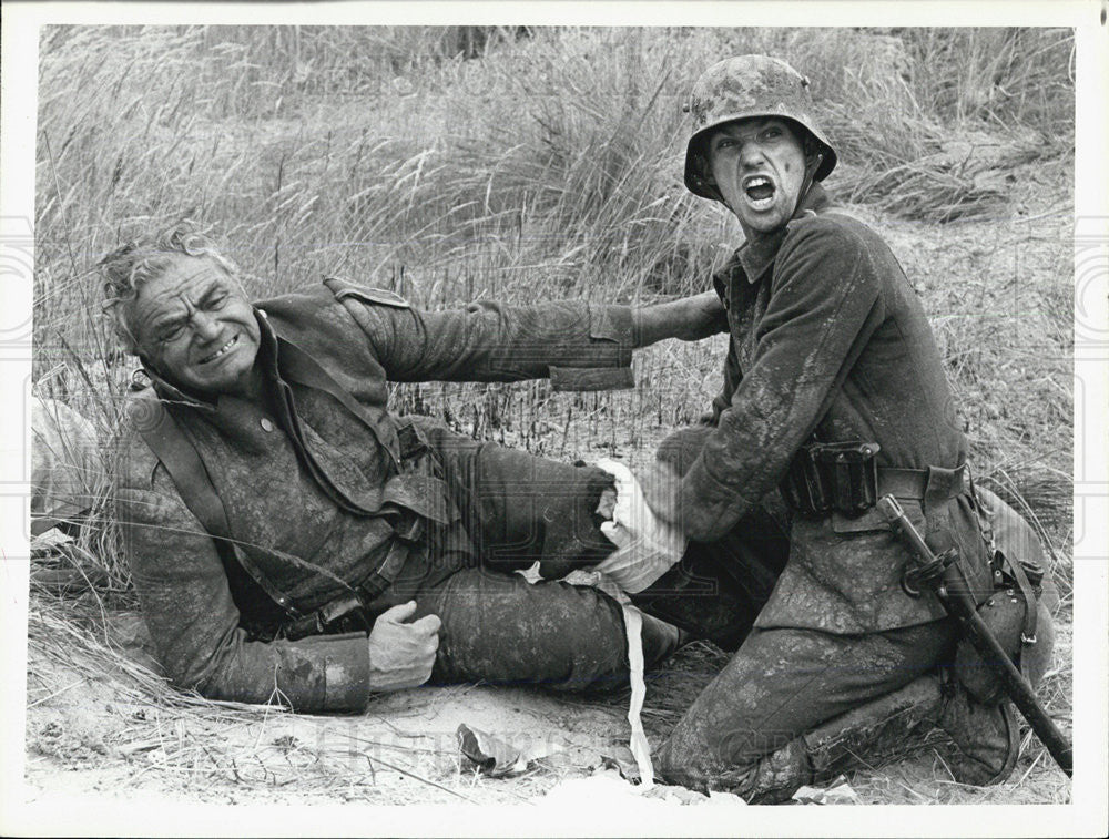 1979 Press Photo Ernest Borgnine and Richard Thomas - Historic Images