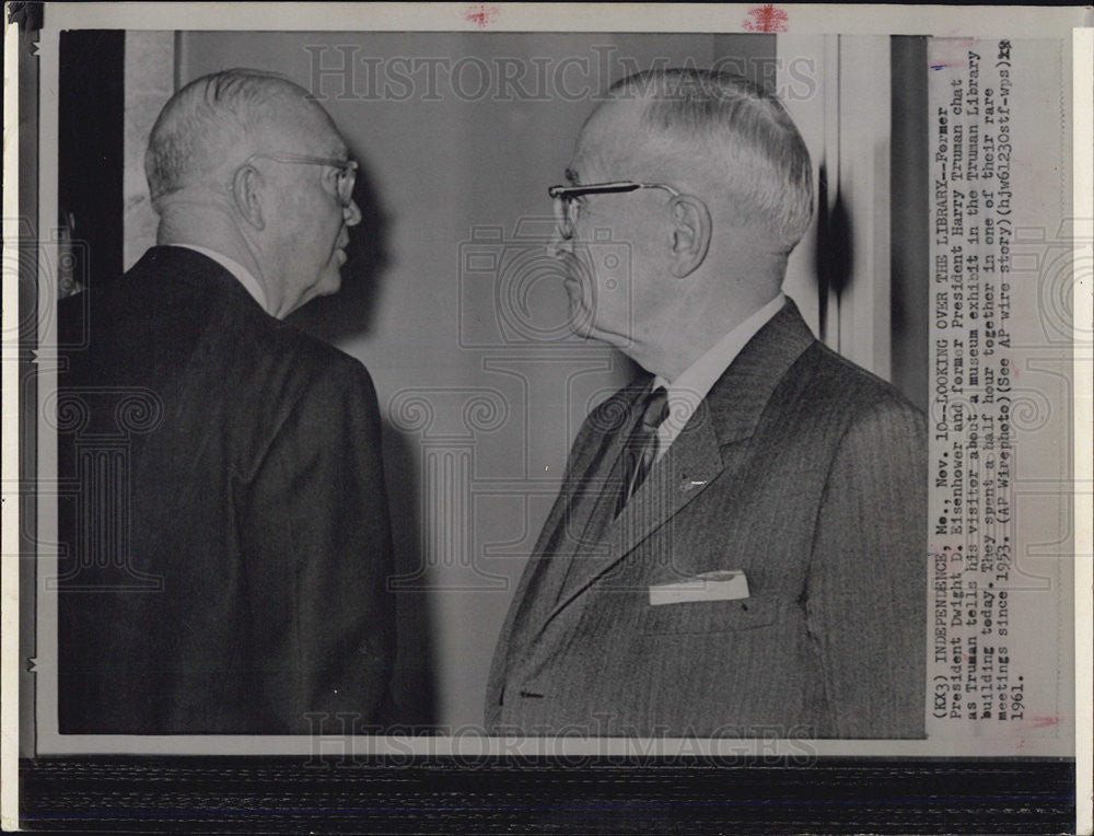 1961 Press Photo Dwight D. Eisenhower and Harry Truman in Truman library - Historic Images