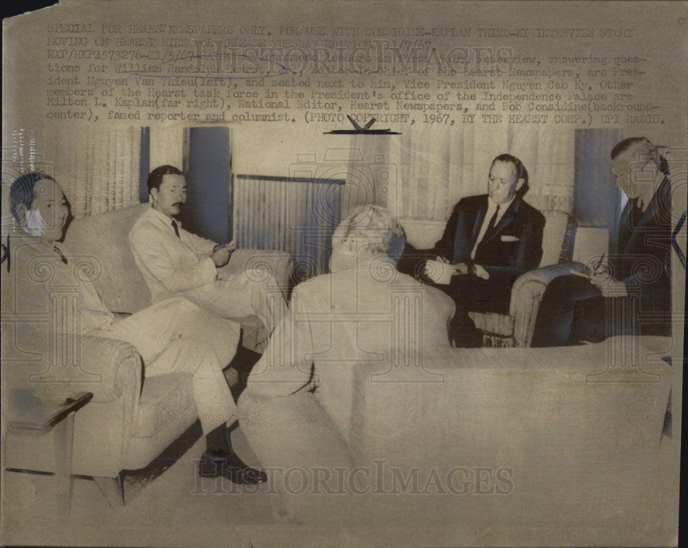 1967 Press Photo William Randolph Hearst Interviews Vietnamese leaders. - Historic Images