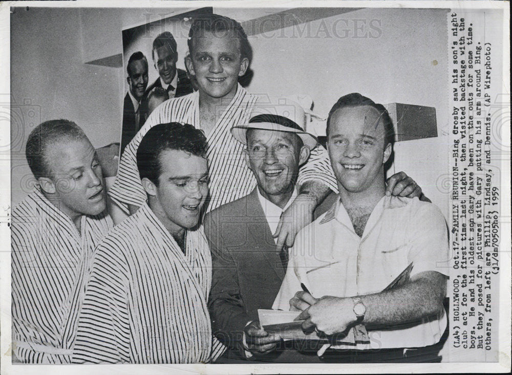 1959 Press Photo Bing Crosby &amp; Sons Night Club Backstage - Historic Images