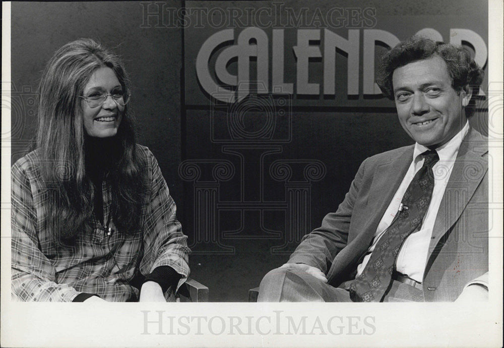 1977 Press Photo Gloria Steinem Co-hosts &quot;Calendar&quot; with Dr. James Thomson - Historic Images