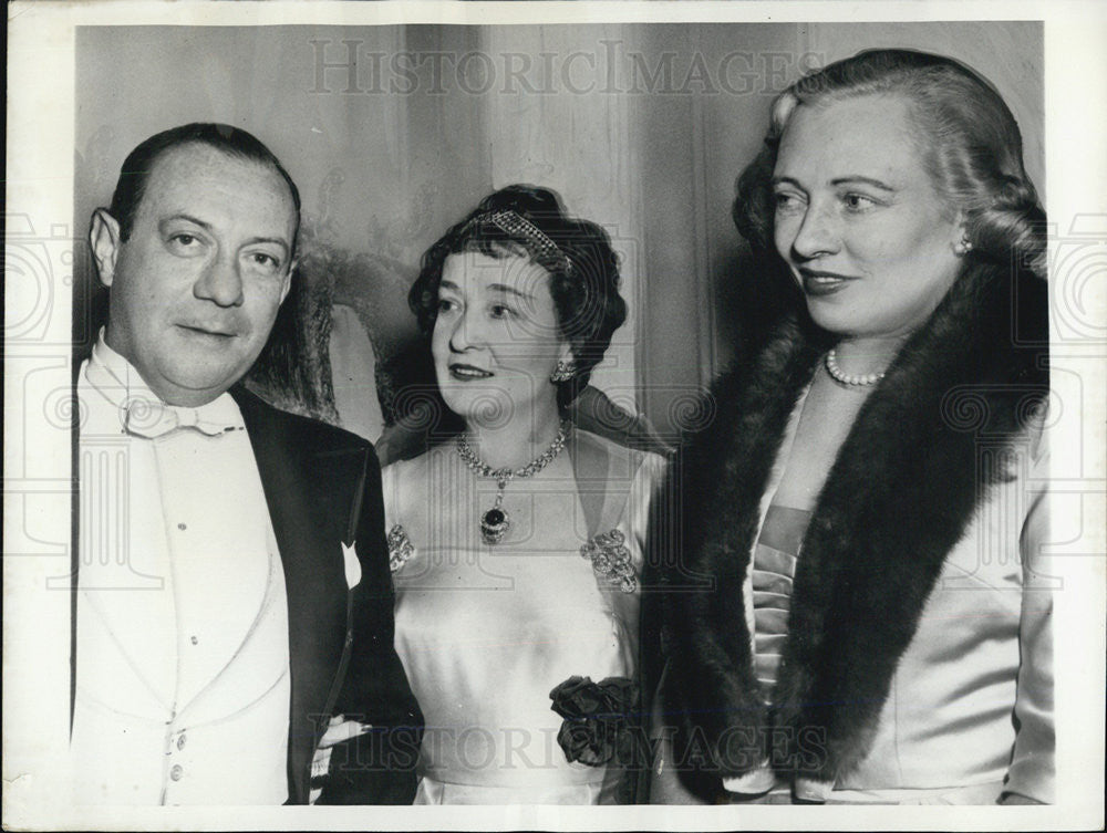 1958 Press Photo Mrs. William Randolph Hearst with Mayor &amp; Mrs. Robert Wagner - Historic Images