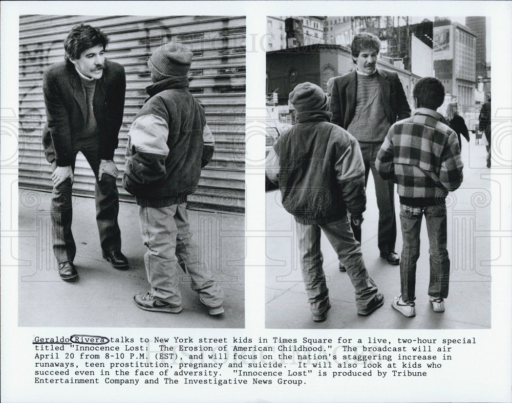 Press Photo Geraldo Rivera Talks to NY Street Kids Times Square &quot;Innocence Lost&quot; - Historic Images