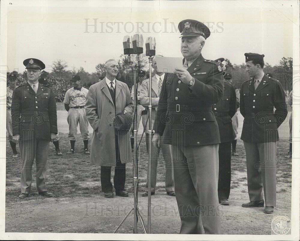 1945 Press Photo Brig. General George Horkan Dedicates Camp Lee Athletic Field - Historic Images