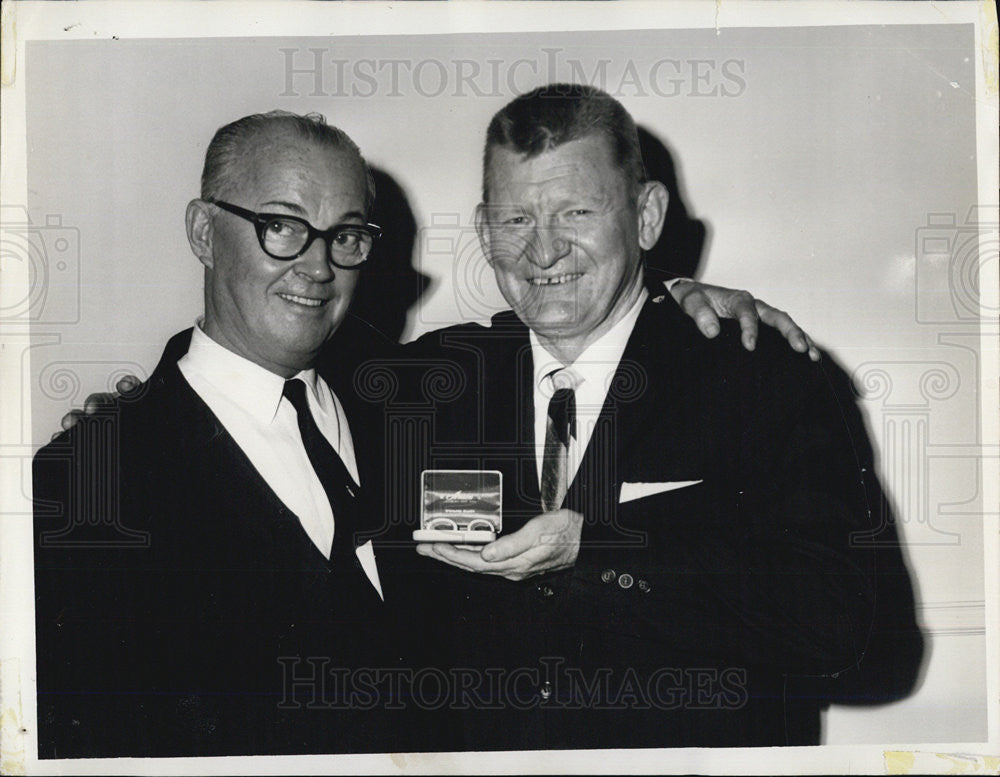1963 Press Photo Harry Nolan, and Pat Harmon - Historic Images