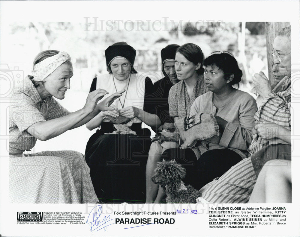 2002 Press Photo Glenn Close, Joanna Ter Steege, Kitty Clingnet - Historic Images