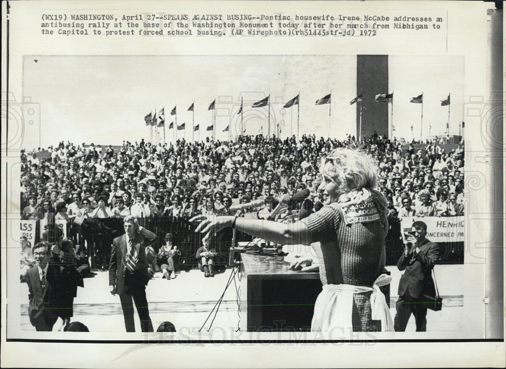 1972 Press Photo Irene McCabe addresses ralley - Historic Images