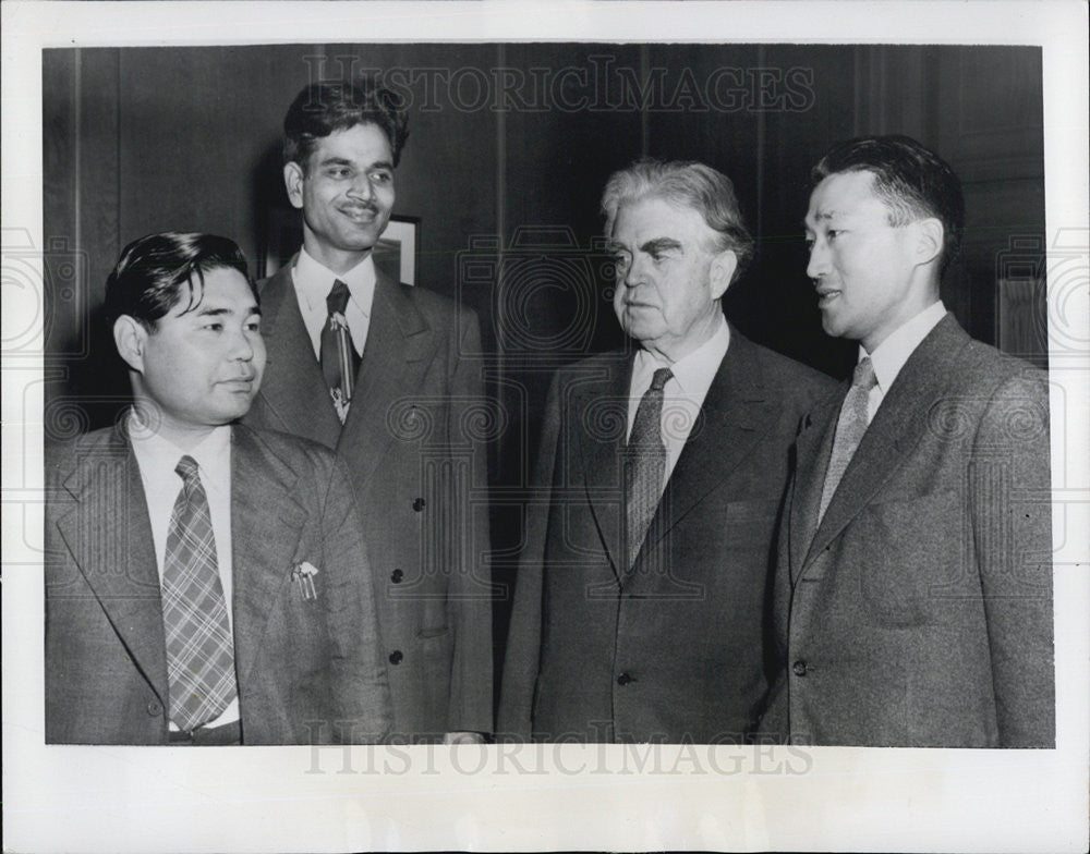 1949 Press Photo John L. Lewis, Takeo Muto, R.N. Sharma and Yasuhiro Goh - Historic Images