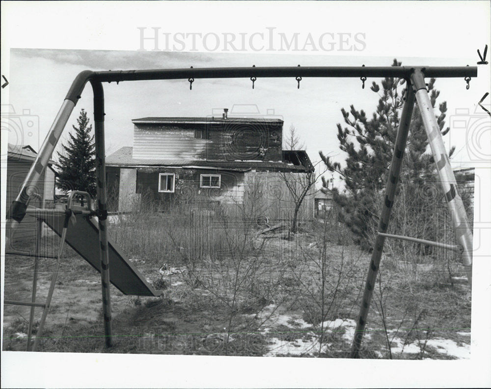 1989 Press Photo Crash site of overloaded airplane - Historic Images