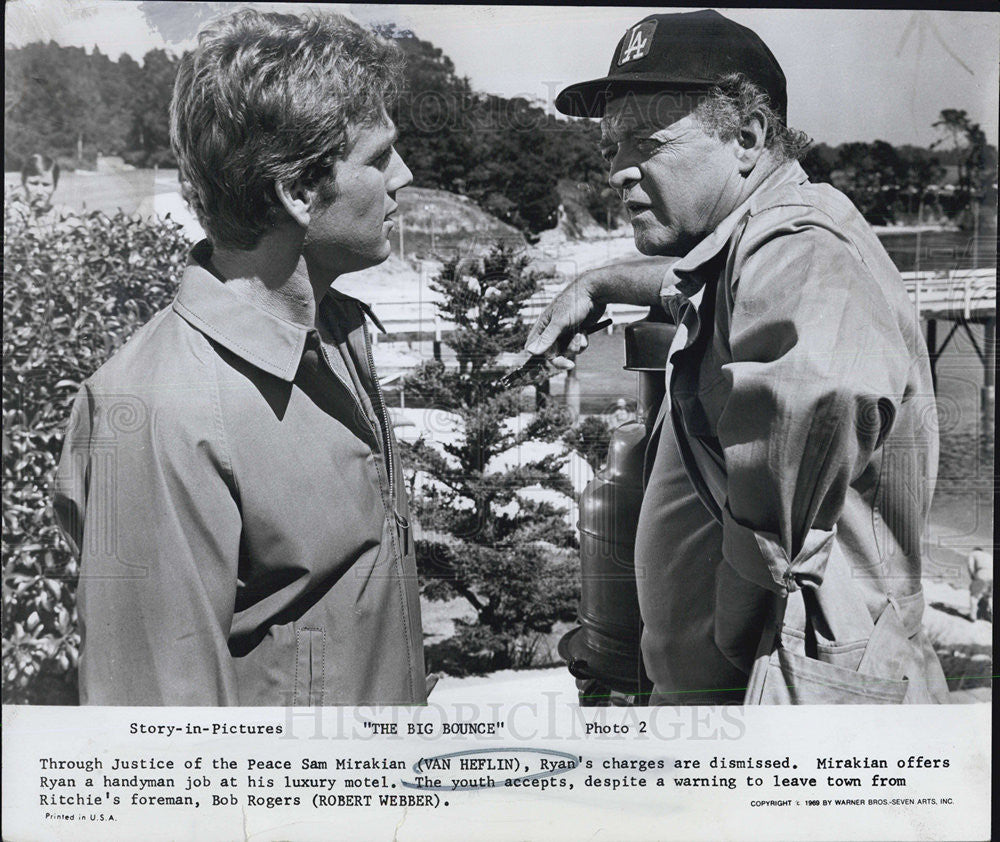 1969 Press Photo Van Heflin and Robert Wagner in &quot;The Big Bounce&quot; - Historic Images