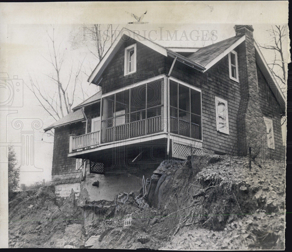 1950 Press Photo House after earthquake - Historic Images