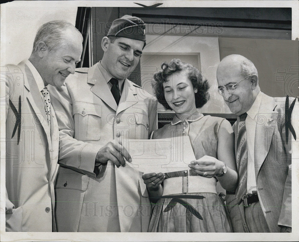 1953 Press Photo Gene Jackson, Lt. James Cushman, Ms. Dolores Reinhard - Historic Images