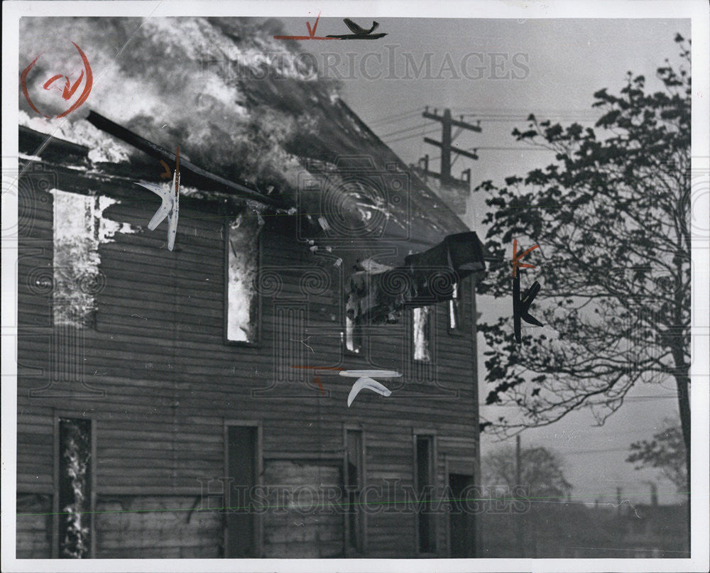 1954 Press Photo National Defense Chimney Falls Off Burning Building - Historic Images