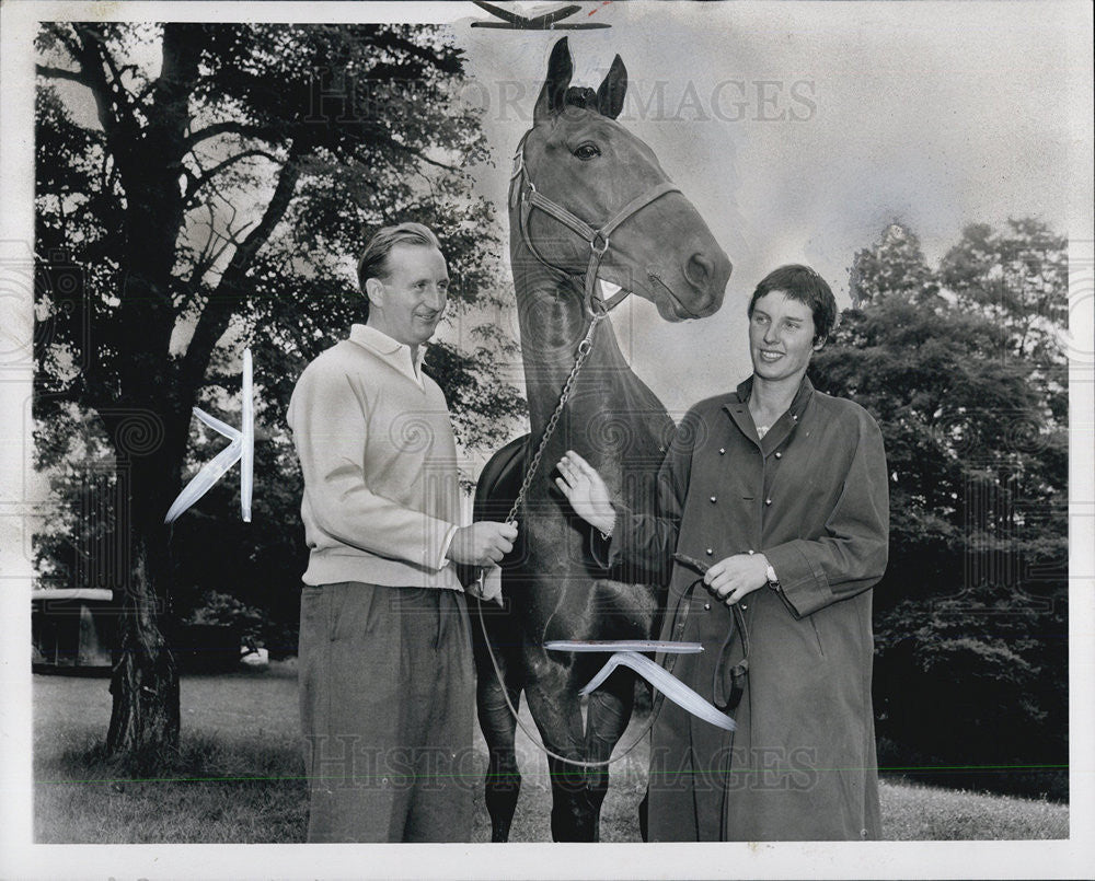 1957 Press Photo Helga Laufenstein &amp; Hans Glueck With Horse - Historic Images