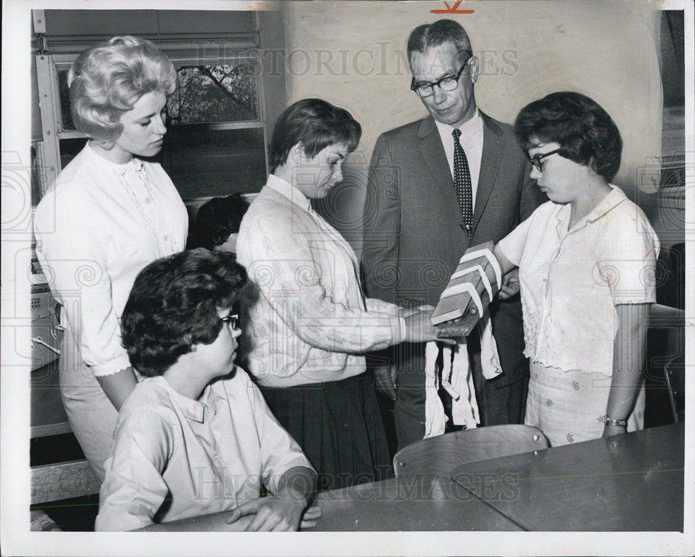 1962 Press Photo Melfendale High School OCD Instruction Medical Care - Historic Images