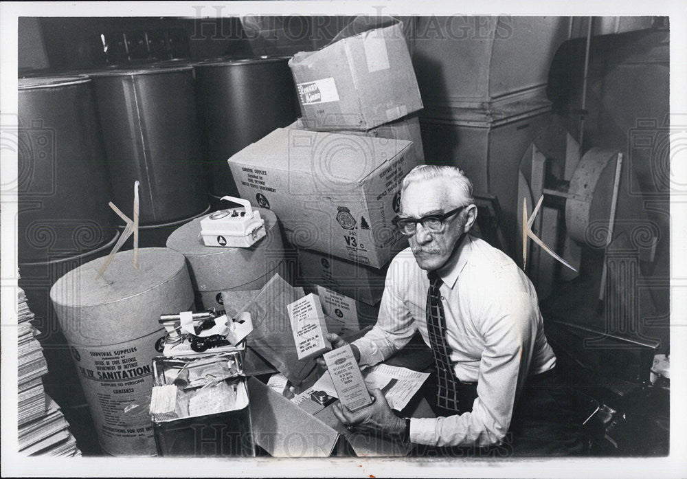 1971 Press Photo Paul Schafer Director of Office Of Civil Defense Control Center - Historic Images