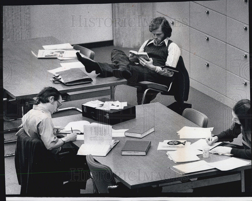 1973 Press Photo Students Study At Regensteiner Library University Of Chicago - Historic Images