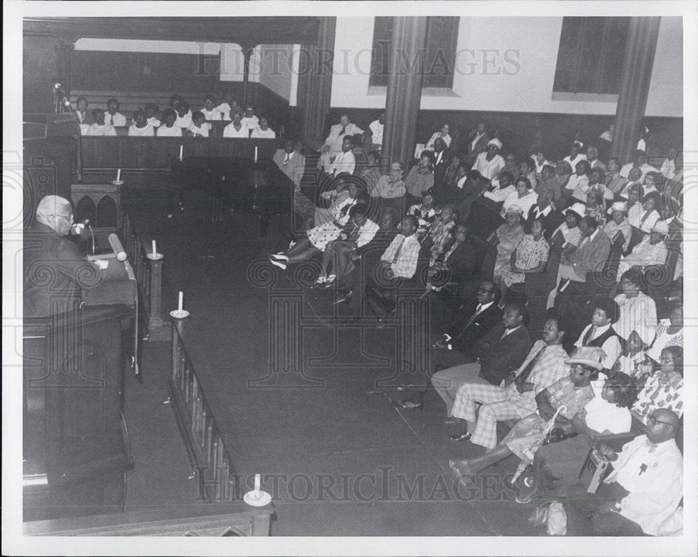 1976 Press Photo Martin Luther King Sr. Speaks to Congregation - Historic Images