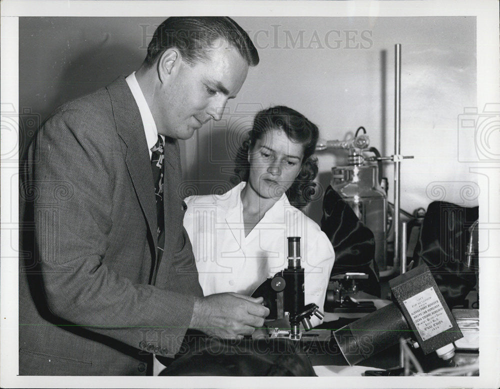 1952 Press Photo Randolph  A. Hearst with Dr. Harika Ozerpin - Historic Images