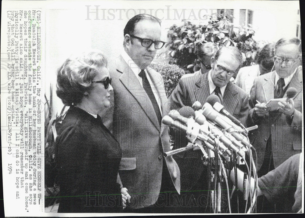 1974 Press Photo Mr. and Mrs. Randolph Hearst at confrence - Historic Images